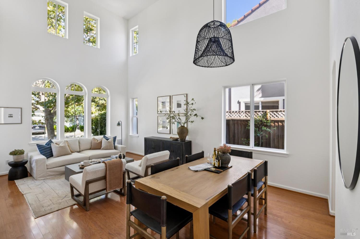 Detail Gallery Image 10 of 52 For 24 Sunny Cove Dr, Novato,  CA 94949 - 5 Beds | 3/1 Baths