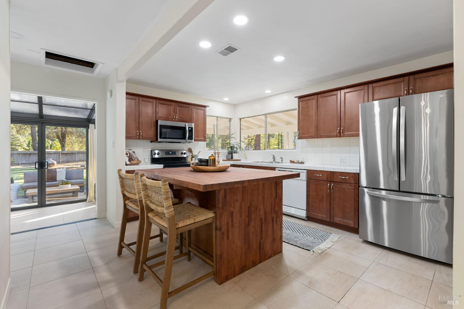 Detail Gallery Image 17 of 41 For 1050 White Cottage Rd, Angwin,  CA 94508 - 3 Beds | 2/1 Baths