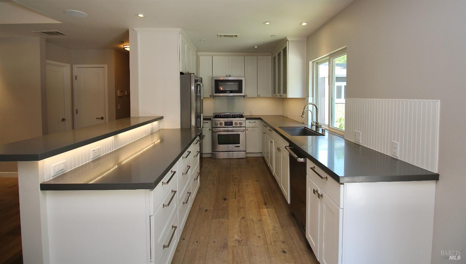 Detail Gallery Image 2 of 18 For 6 Juno Rd, Tiburon,  CA 94920 - 4 Beds | 2 Baths