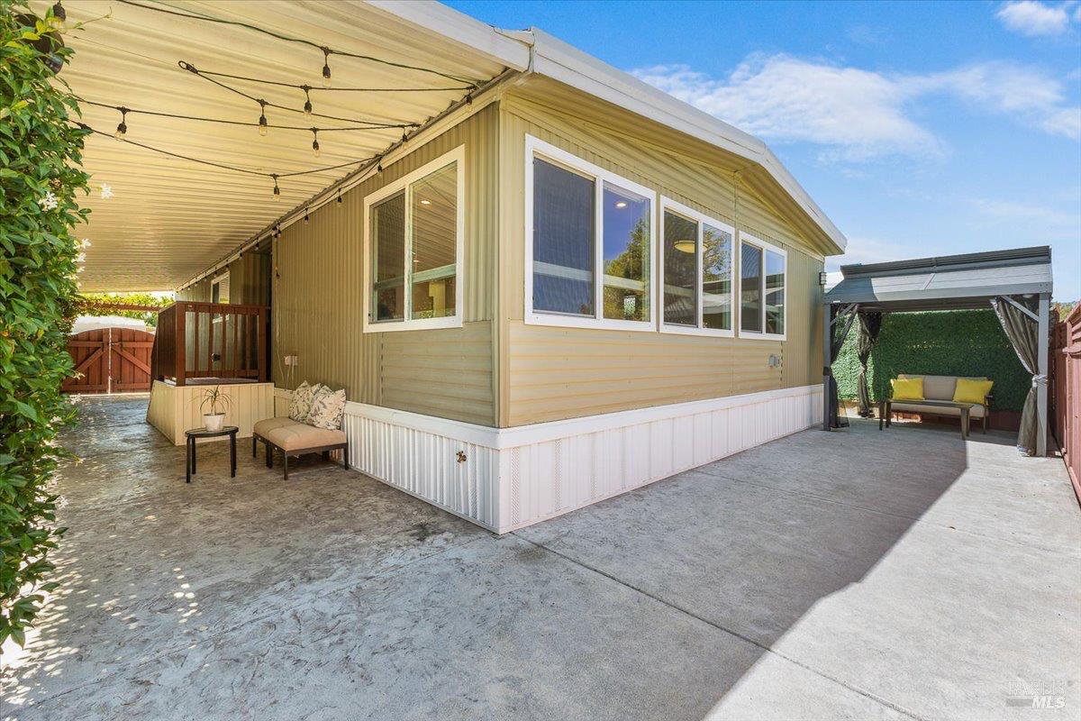 Detail Gallery Image 30 of 35 For 318 Rustic Ln, Rohnert Park,  CA 94928 - 2 Beds | 2 Baths