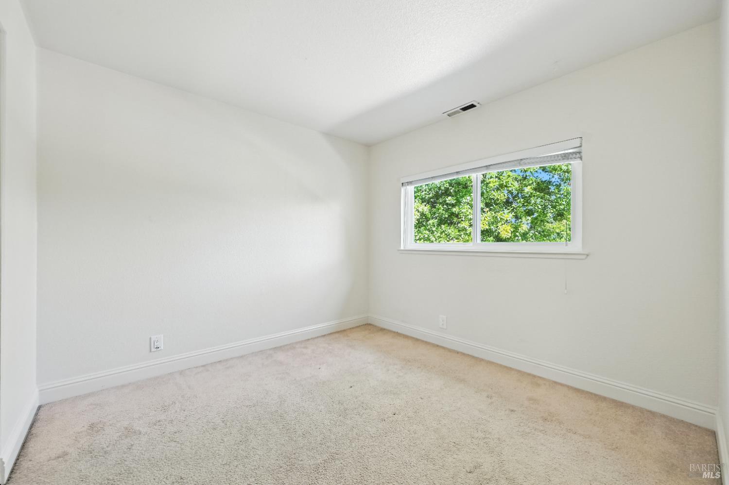 Detail Gallery Image 24 of 34 For 9472 Wellington Cir, Windsor,  CA 95492 - 4 Beds | 2/1 Baths