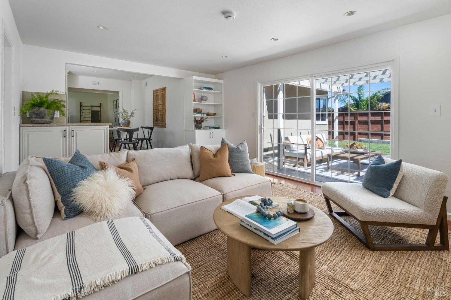 Detail Gallery Image 9 of 27 For 535 Tamarack Dr, San Rafael,  CA 94903 - 3 Beds | 2 Baths