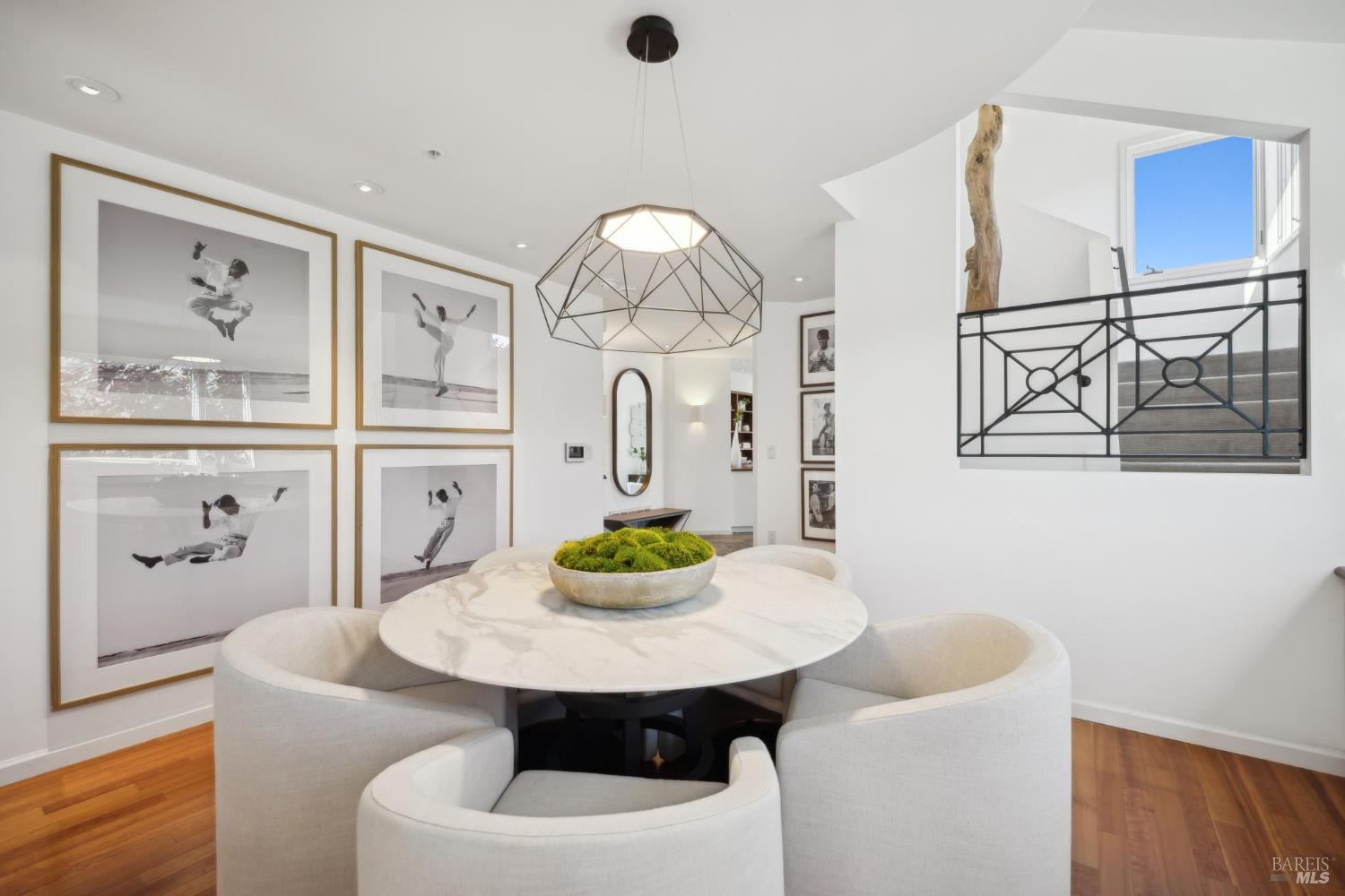 Detail Gallery Image 11 of 47 For 84 Eastview Ave, Tiburon,  CA 94920 - 3 Beds | 2/1 Baths