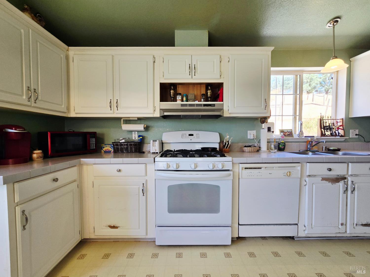 Detail Gallery Image 17 of 32 For 2110 Fern Canyon Rd, Ukiah,  CA 95482 - 3 Beds | 2 Baths