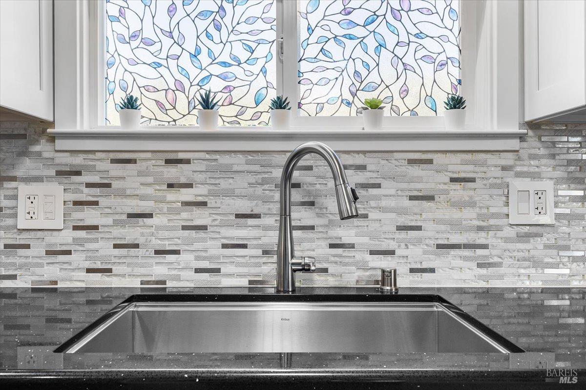Detail Gallery Image 14 of 35 For 318 Rustic Ln, Rohnert Park,  CA 94928 - 2 Beds | 2 Baths