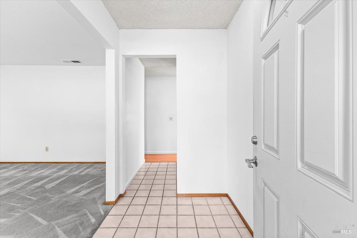 Detail Gallery Image 2 of 19 For 4910 Cheryl Ct, Santa Rosa,  CA 95409 - 3 Beds | 2 Baths