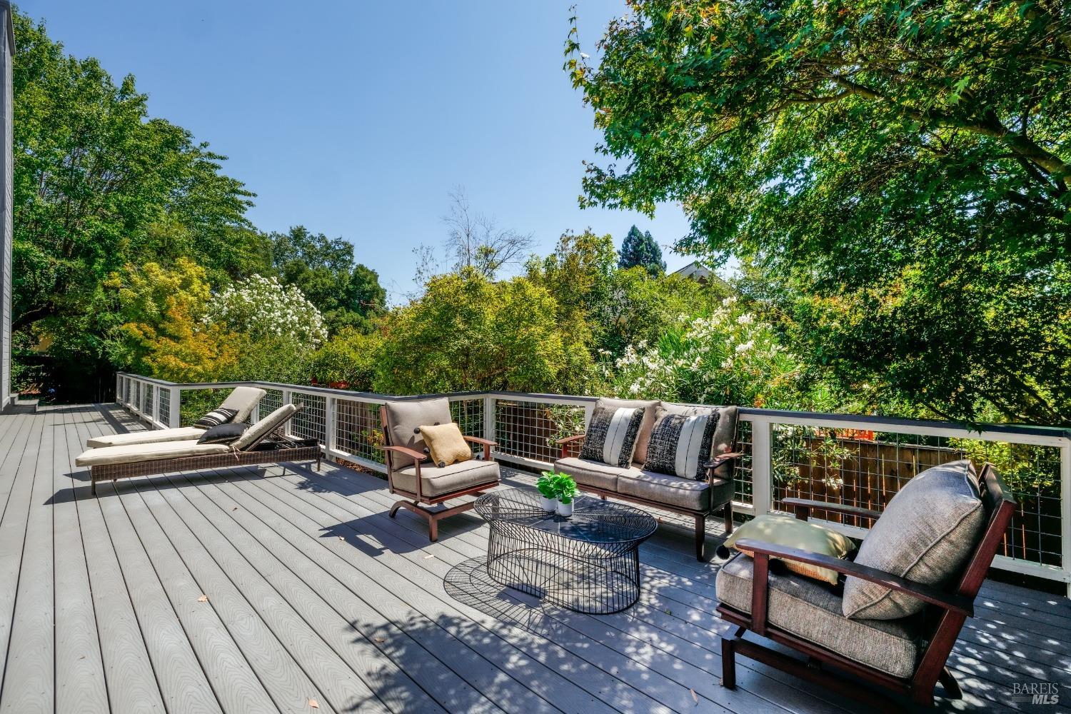 Detail Gallery Image 3 of 36 For 4713 Circle B Pl, Santa Rosa,  CA 95405 - 4 Beds | 3/1 Baths