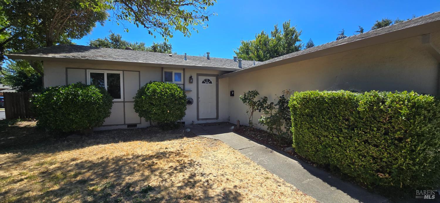 Detail Gallery Image 2 of 13 For 1296 Balsam Way, Vacaville,  CA 95687 - 3 Beds | 1 Baths