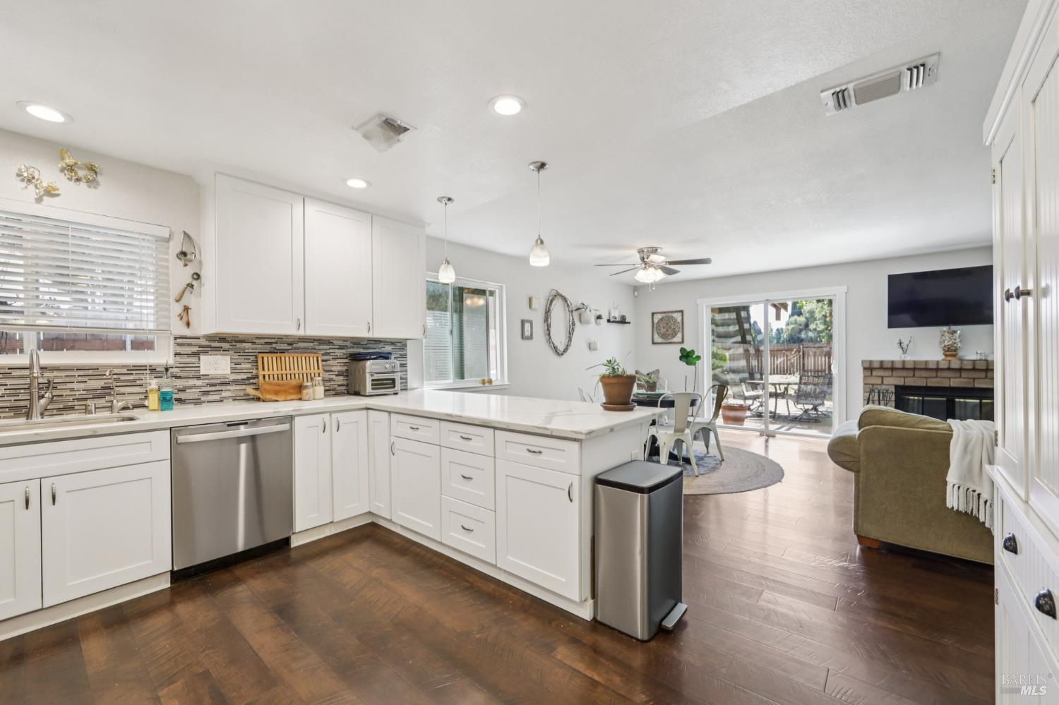 Detail Gallery Image 7 of 33 For 205 W Cherry St, Dixon,  CA 95620 - 3 Beds | 2 Baths