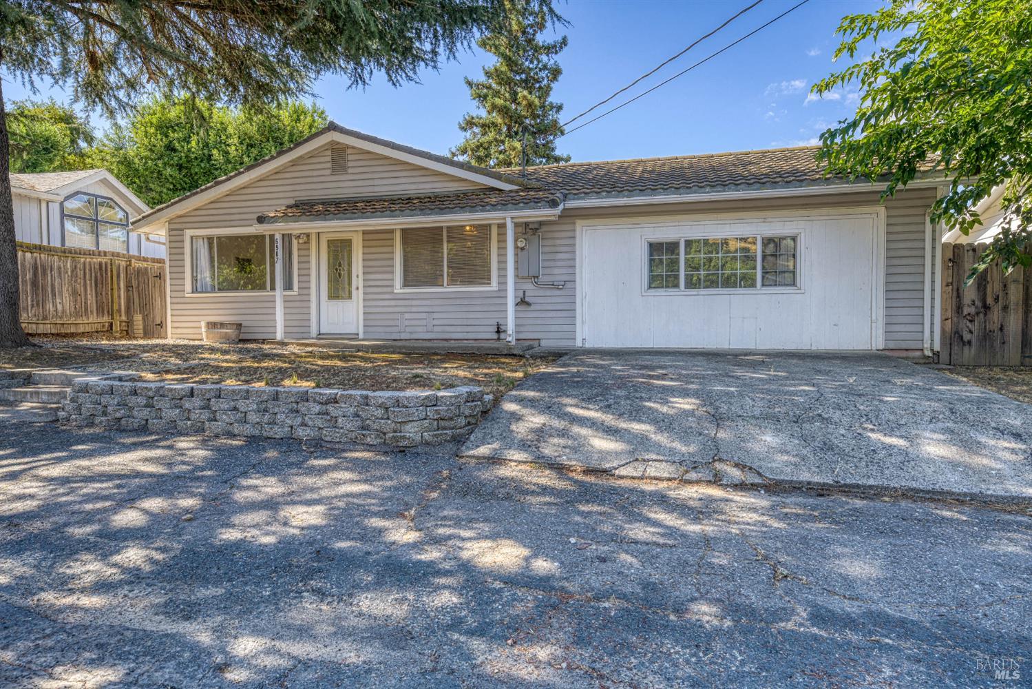 Detail Gallery Image 5 of 56 For 6907 Laurel Del Dr, Lucerne,  CA 95458 - 4 Beds | 1/1 Baths