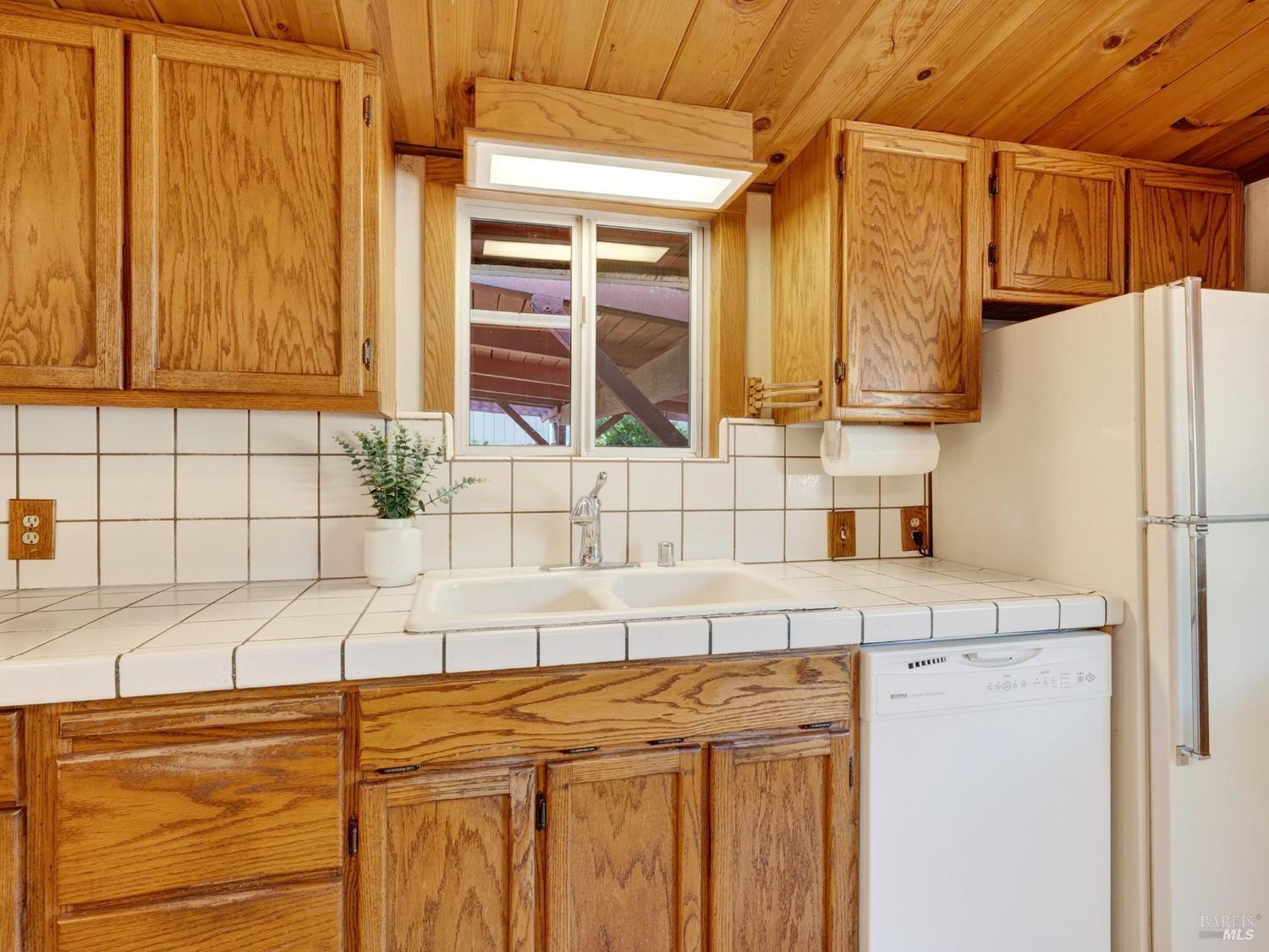 Detail Gallery Image 14 of 40 For 810 Mendocino Dr, Ukiah,  CA 95482 - 4 Beds | 2 Baths