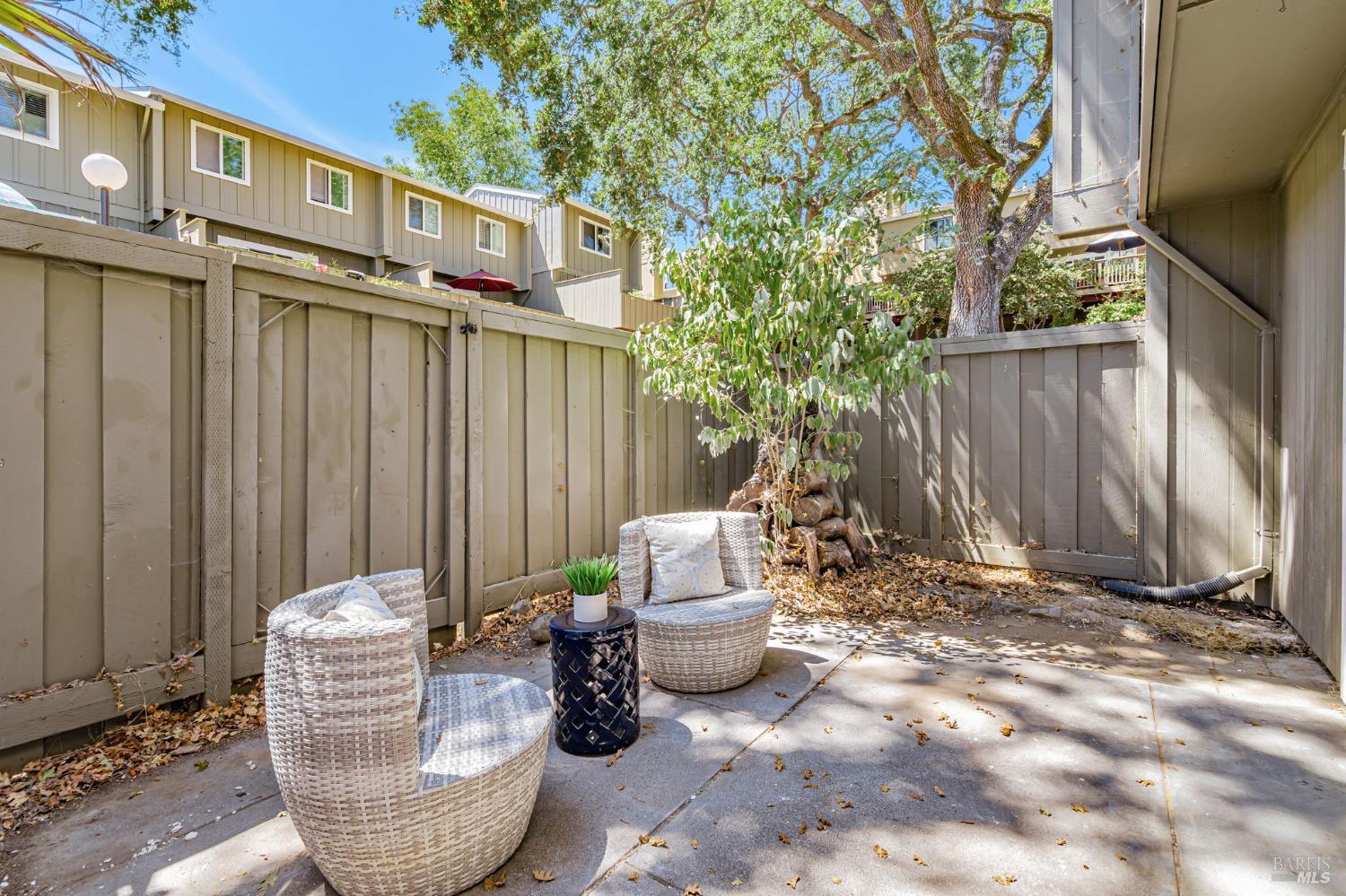 Detail Gallery Image 35 of 36 For 1267 Valley Oak Ct #F,  Novato,  CA 94947 - 3 Beds | 1/1 Baths