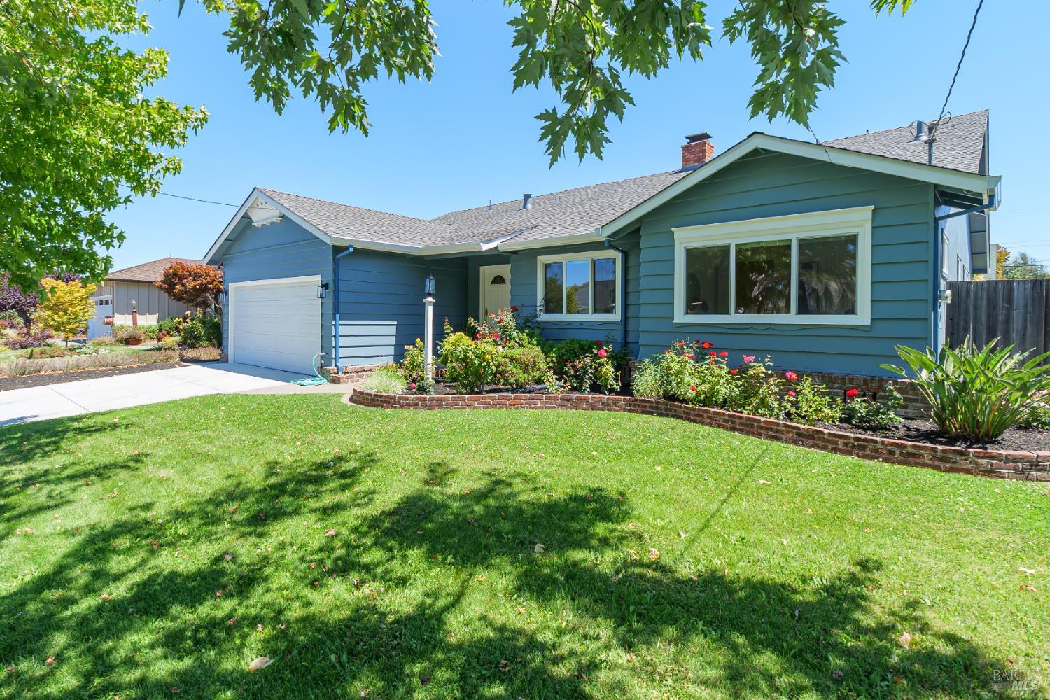 Detail Gallery Image 2 of 38 For 160 Golden Hind Psge, Corte Madera,  CA 94925 - 3 Beds | 2 Baths