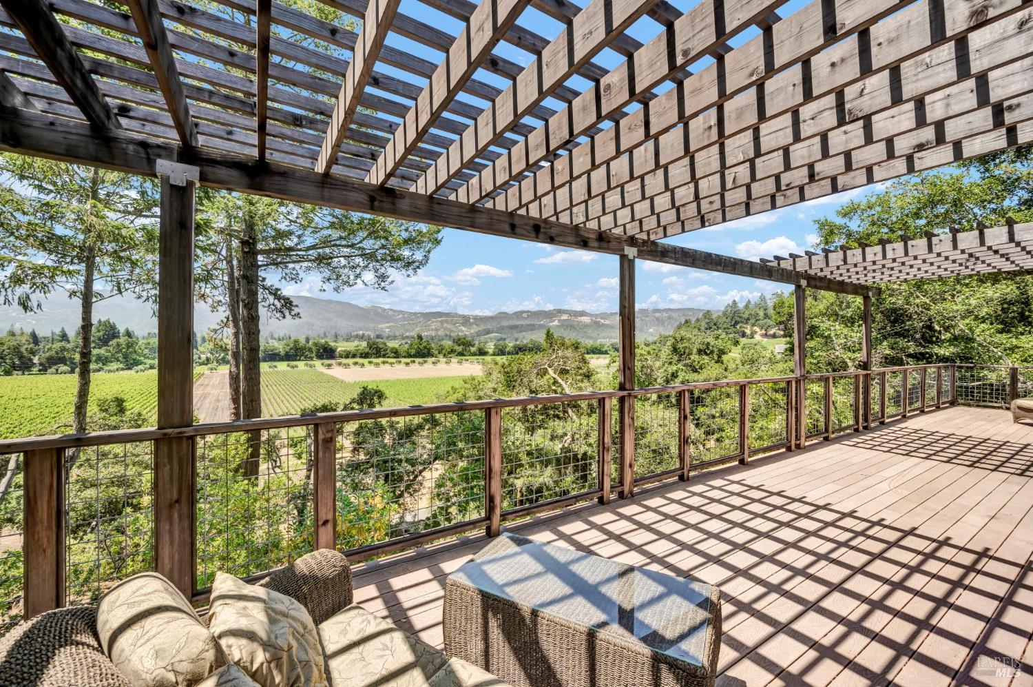 Detail Gallery Image 13 of 21 For 522 Meadowood Ln, Saint Helena,  CA 94574 - 2 Beds | 3 Baths