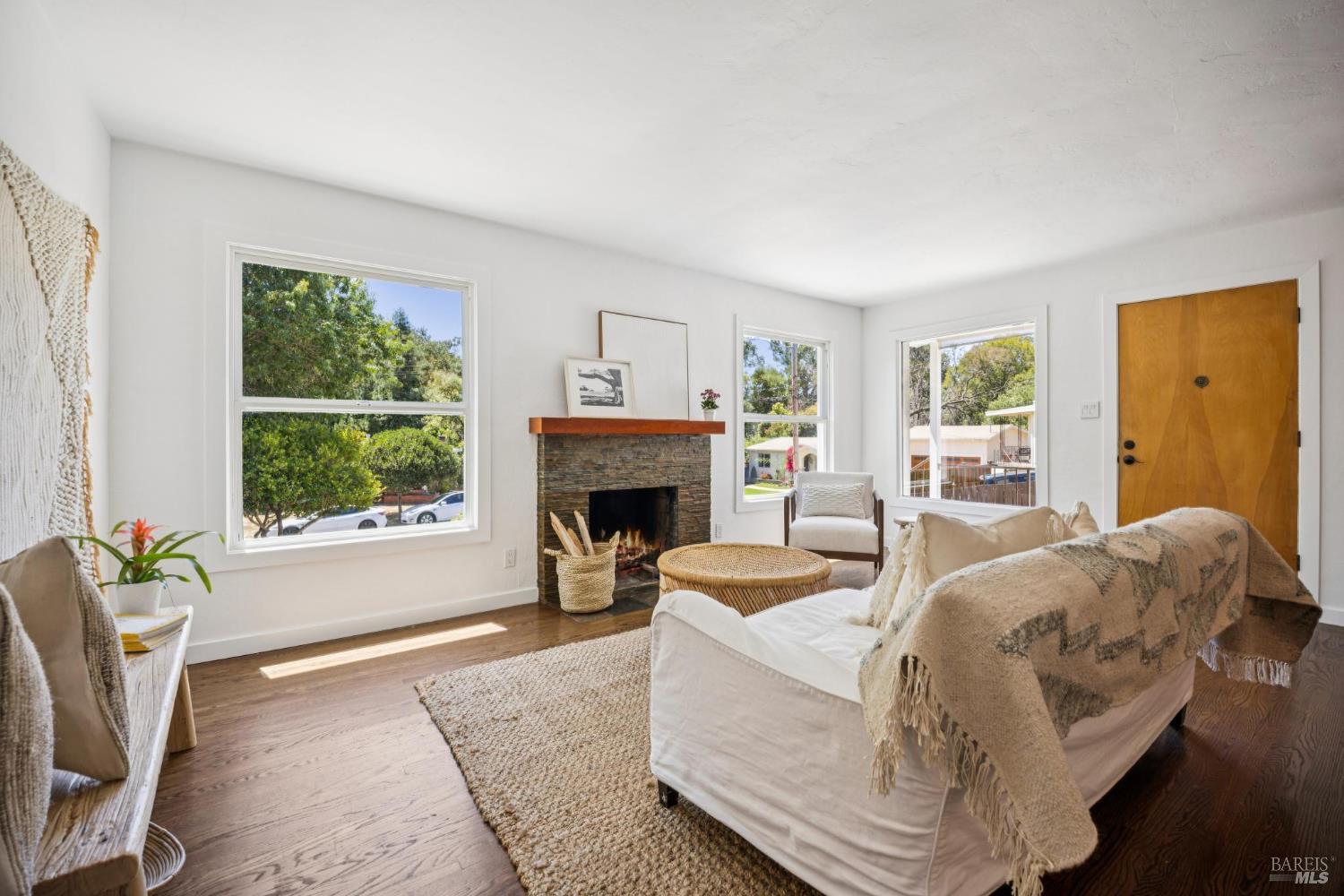 Detail Gallery Image 9 of 41 For 16 Marion Ct, Novato,  CA 94945 - 3 Beds | 1 Baths