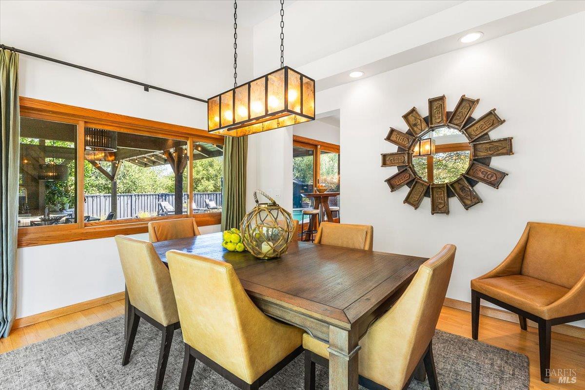 Detail Gallery Image 14 of 42 For 1208 Chiquita Rd, Healdsburg,  CA 95448 - 3 Beds | 3 Baths