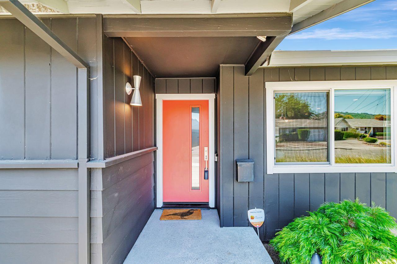 Detail Gallery Image 4 of 48 For 3641 Evergreen Rd, Santa Rosa,  CA 95405 - 4 Beds | 2 Baths