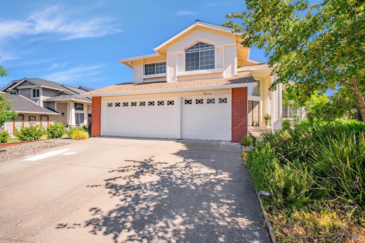 Detail Gallery Image 2 of 46 For 9616 Berkshire Way, Windsor,  CA 95492 - 3 Beds | 2/1 Baths