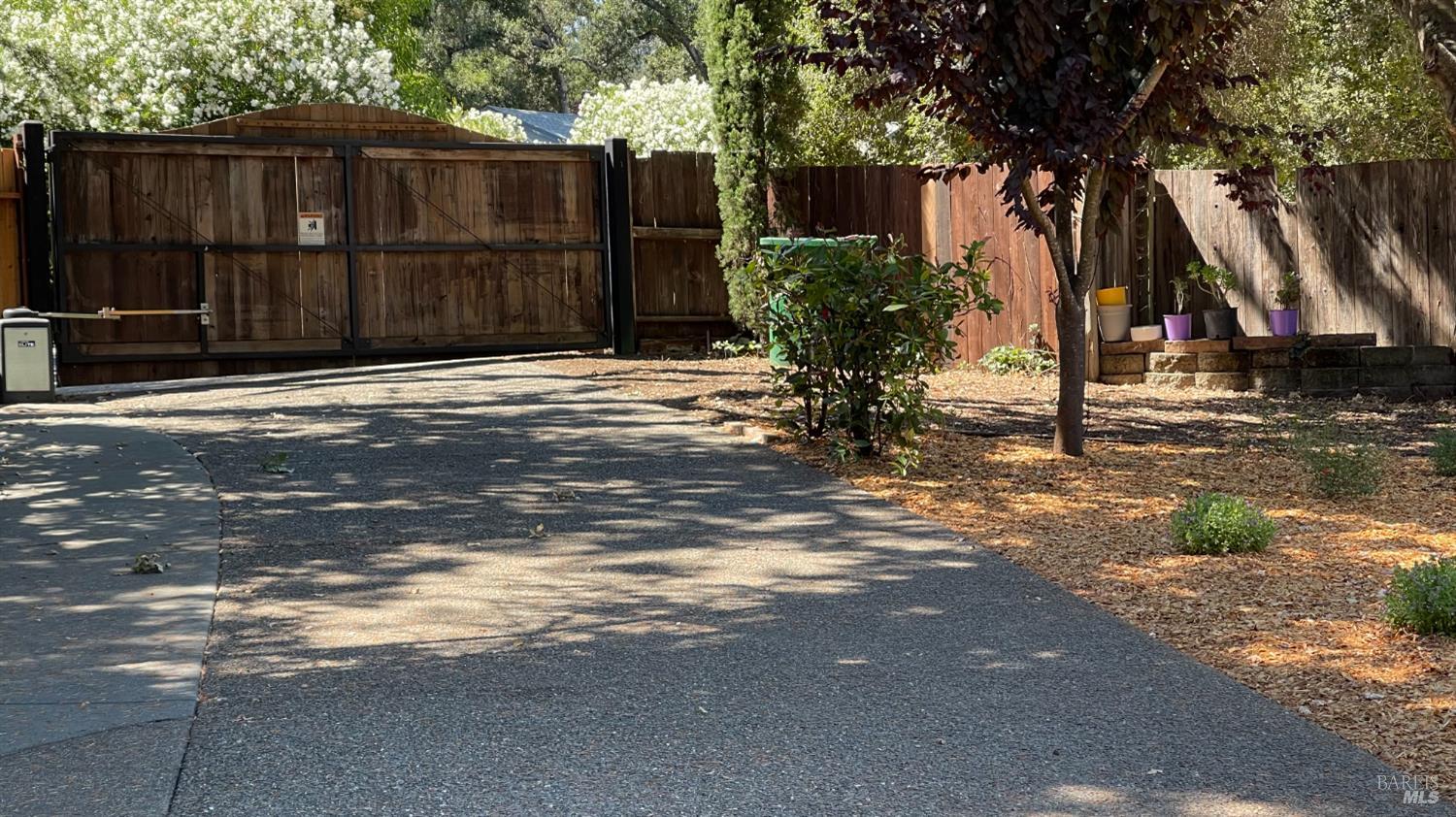 Detail Gallery Image 4 of 13 For 1700 Brush Creek Rd, Santa Rosa,  CA 95404 - 5 Beds | 3/1 Baths