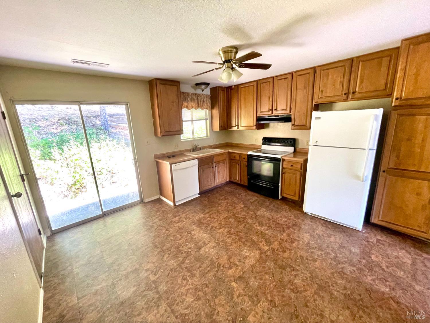 Detail Gallery Image 4 of 15 For 26781 Hawk Dr, Willits,  CA 95490 - 2 Beds | 1 Baths