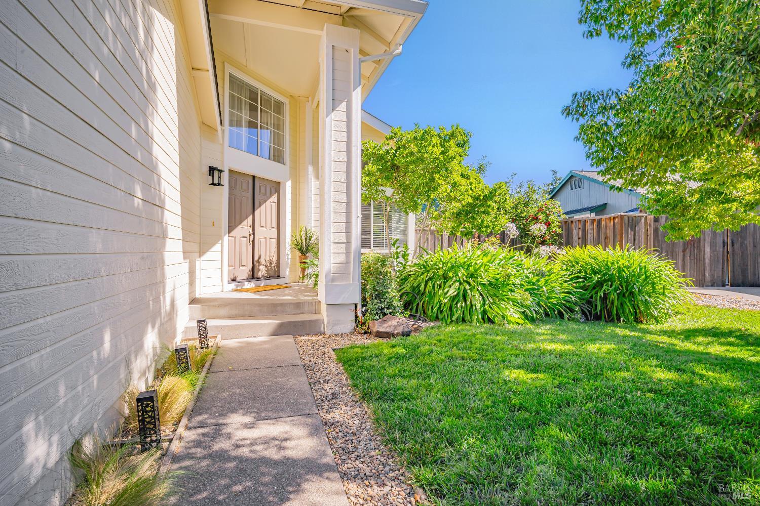 Detail Gallery Image 3 of 46 For 9616 Berkshire Way, Windsor,  CA 95492 - 3 Beds | 2/1 Baths