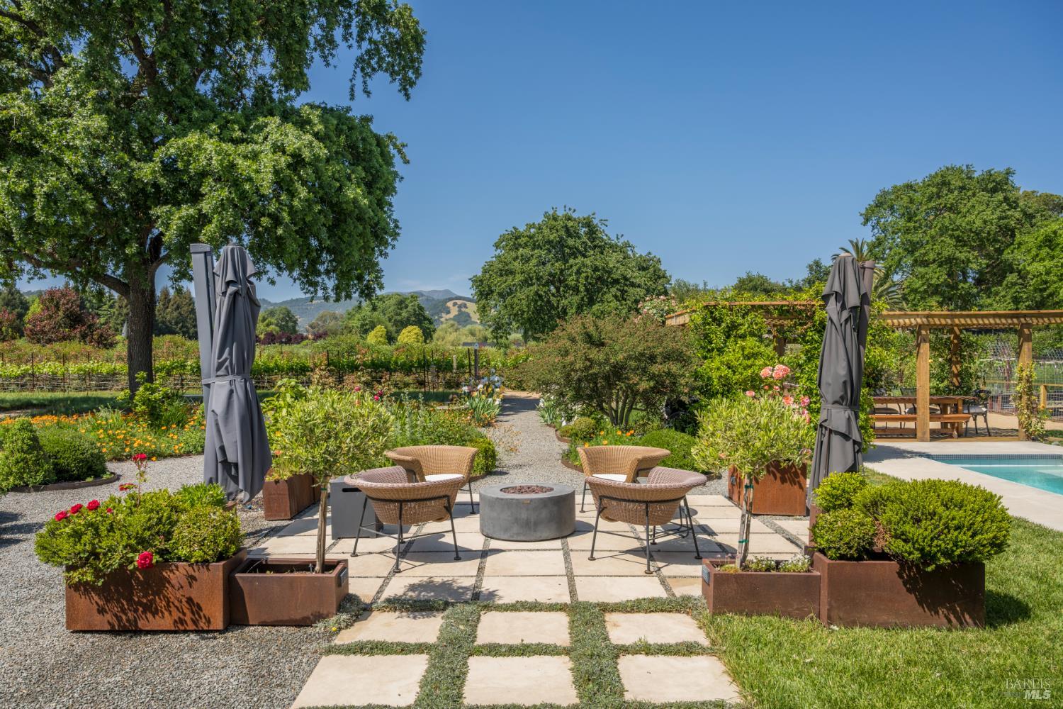 Detail Gallery Image 24 of 46 For 1030 E Macarthur St, Sonoma,  CA 95476 - 3 Beds | 4/1 Baths