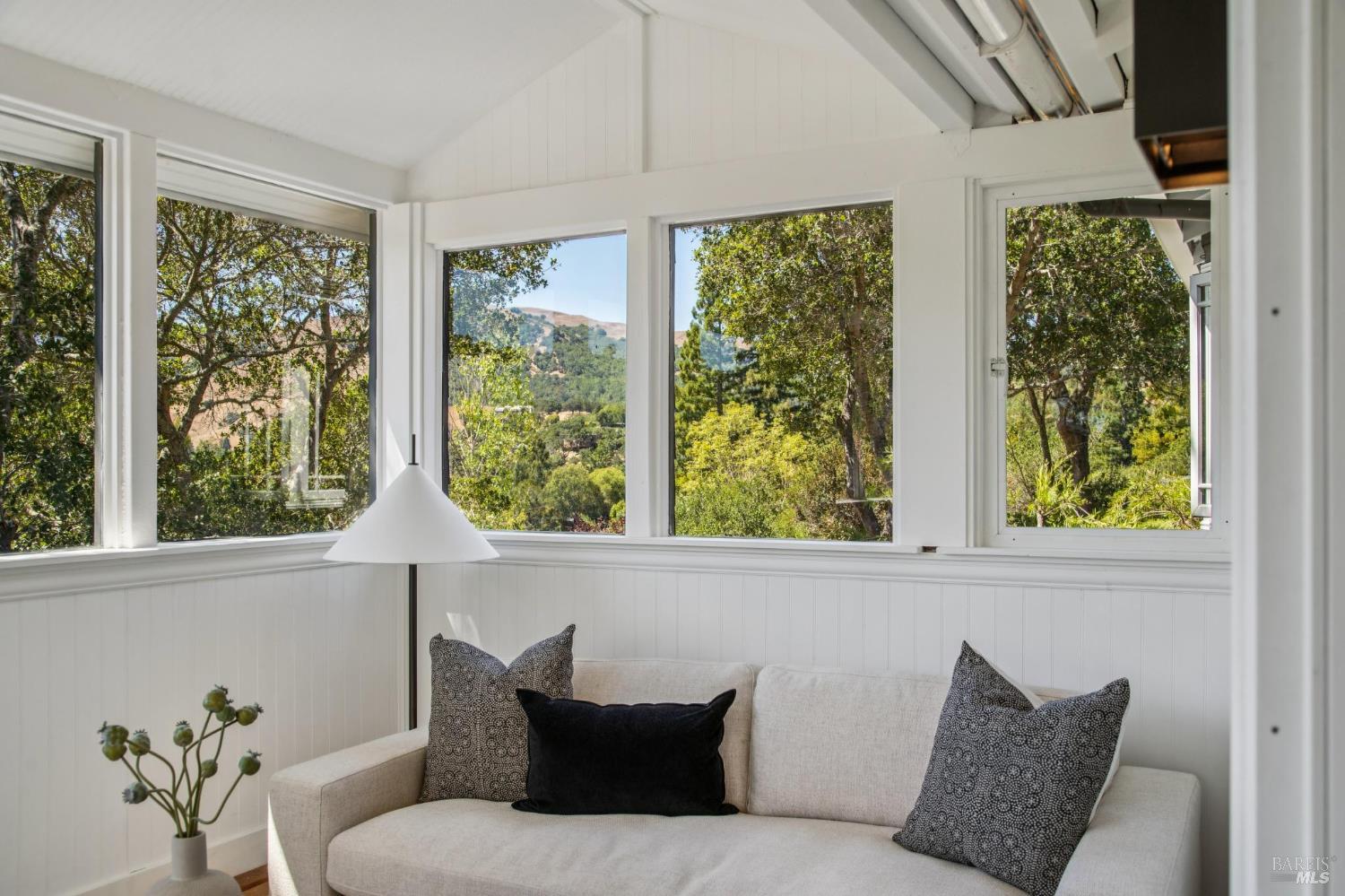 Detail Gallery Image 30 of 76 For 31 Irving Dr, San Anselmo,  CA 94960 - 4 Beds | 2 Baths