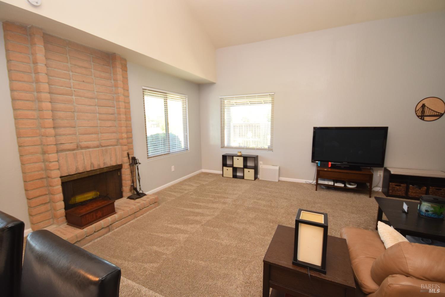 Detail Gallery Image 7 of 44 For 2014 Crinella Dr, Petaluma,  CA 94954 - 4 Beds | 2 Baths