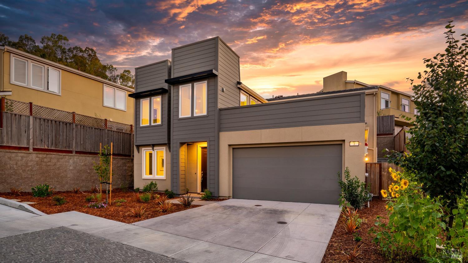 Detail Gallery Image 3 of 50 For 3 Lapis Ct, Petaluma,  CA 94952 - 3 Beds | 2/1 Baths
