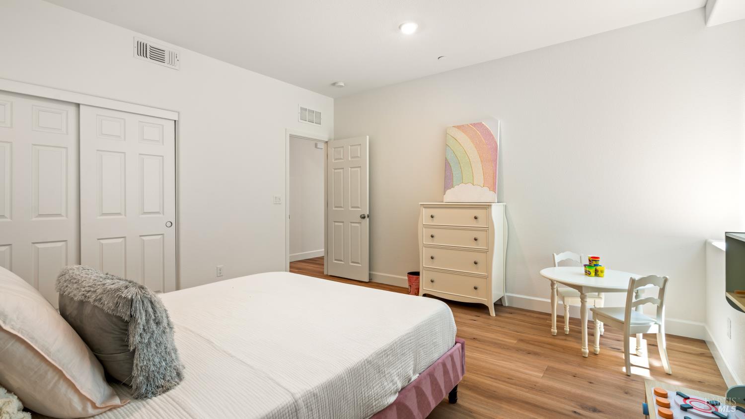 Detail Gallery Image 9 of 50 For 3 Lapis Ct, Petaluma,  CA 94952 - 3 Beds | 2/1 Baths