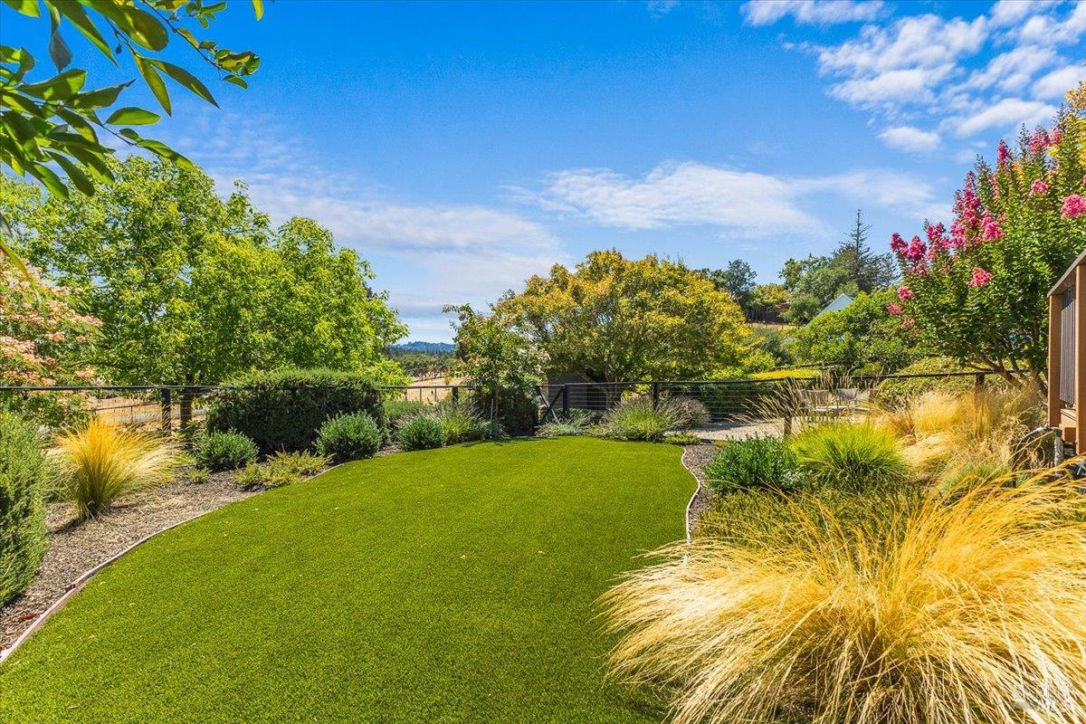 Detail Gallery Image 33 of 42 For 1208 Chiquita Rd, Healdsburg,  CA 95448 - 3 Beds | 3 Baths