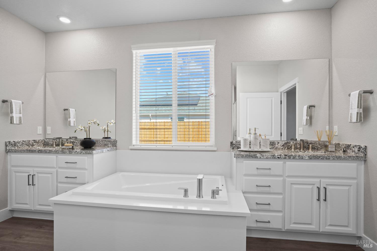 Detail Gallery Image 19 of 27 For 2176 Rustic Oak Ln, Rio Vista,  CA 94571 - 3 Beds | 2 Baths