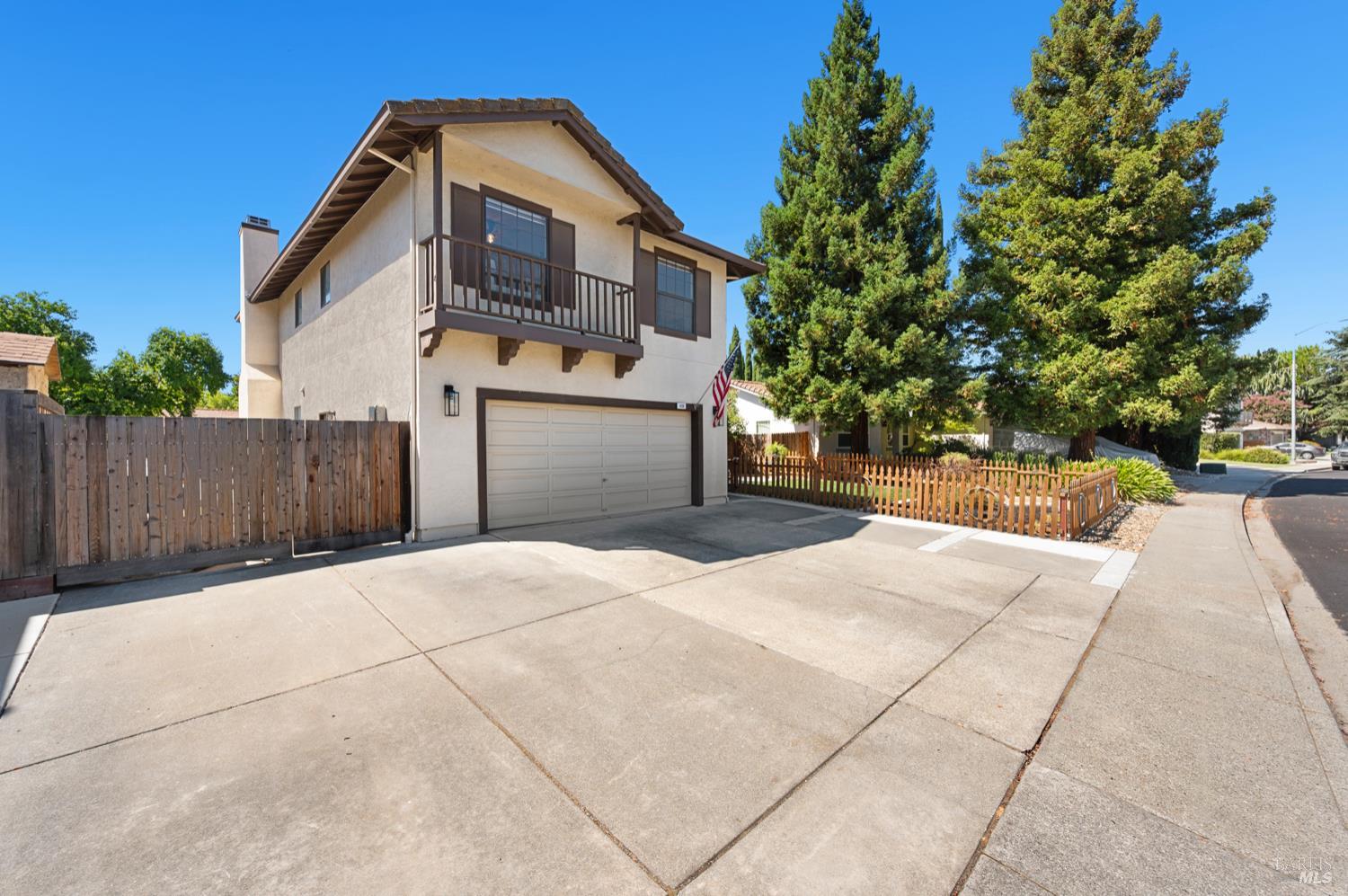 Detail Gallery Image 3 of 49 For 406 Stonecastle Way, Vacaville,  CA 95687 - 4 Beds | 2/1 Baths