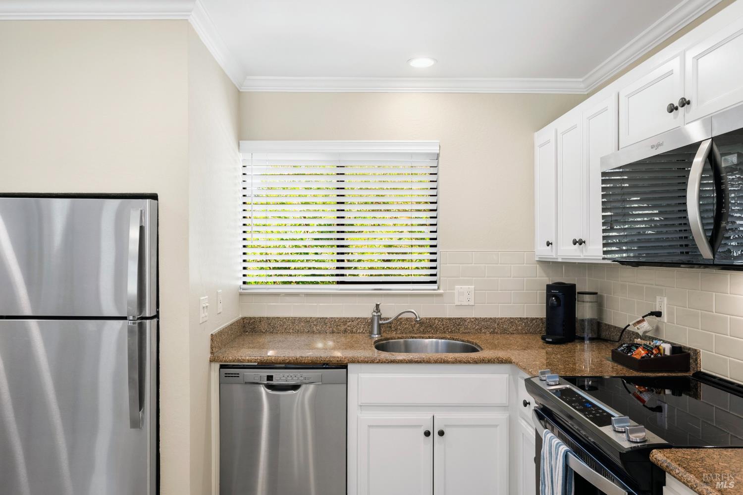 Detail Gallery Image 11 of 47 For 833 Augusta Cir, Napa,  CA 94558 - 2 Beds | 2 Baths