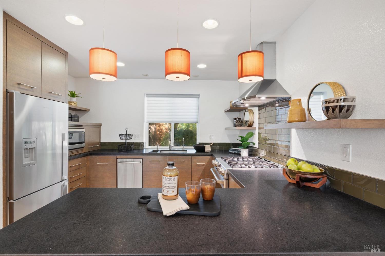 Detail Gallery Image 12 of 31 For 218 Indian Creek Dr, Santa Rosa,  CA 95409 - 2 Beds | 2 Baths