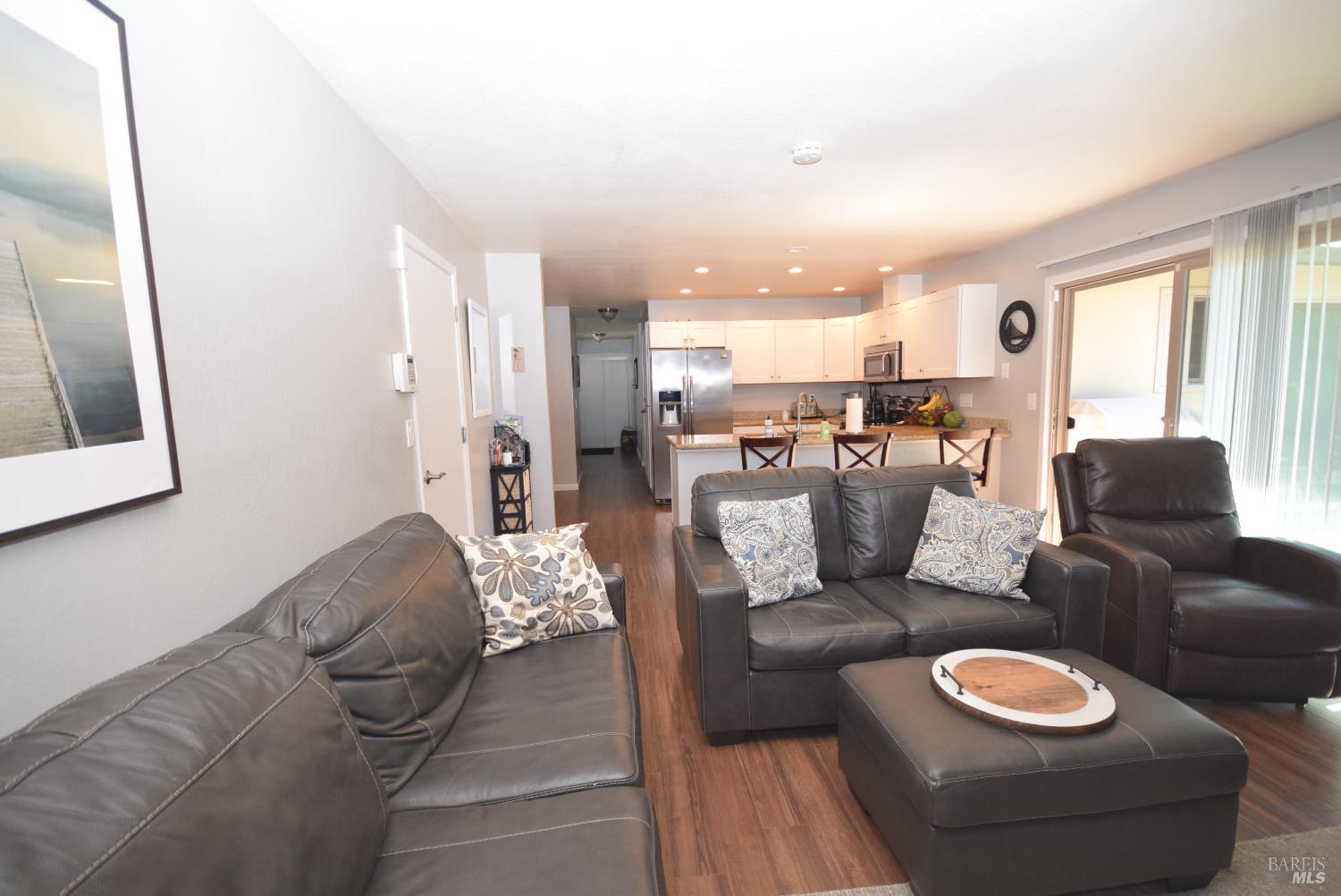 Detail Gallery Image 15 of 44 For 2014 Crinella Dr, Petaluma,  CA 94954 - 4 Beds | 2 Baths