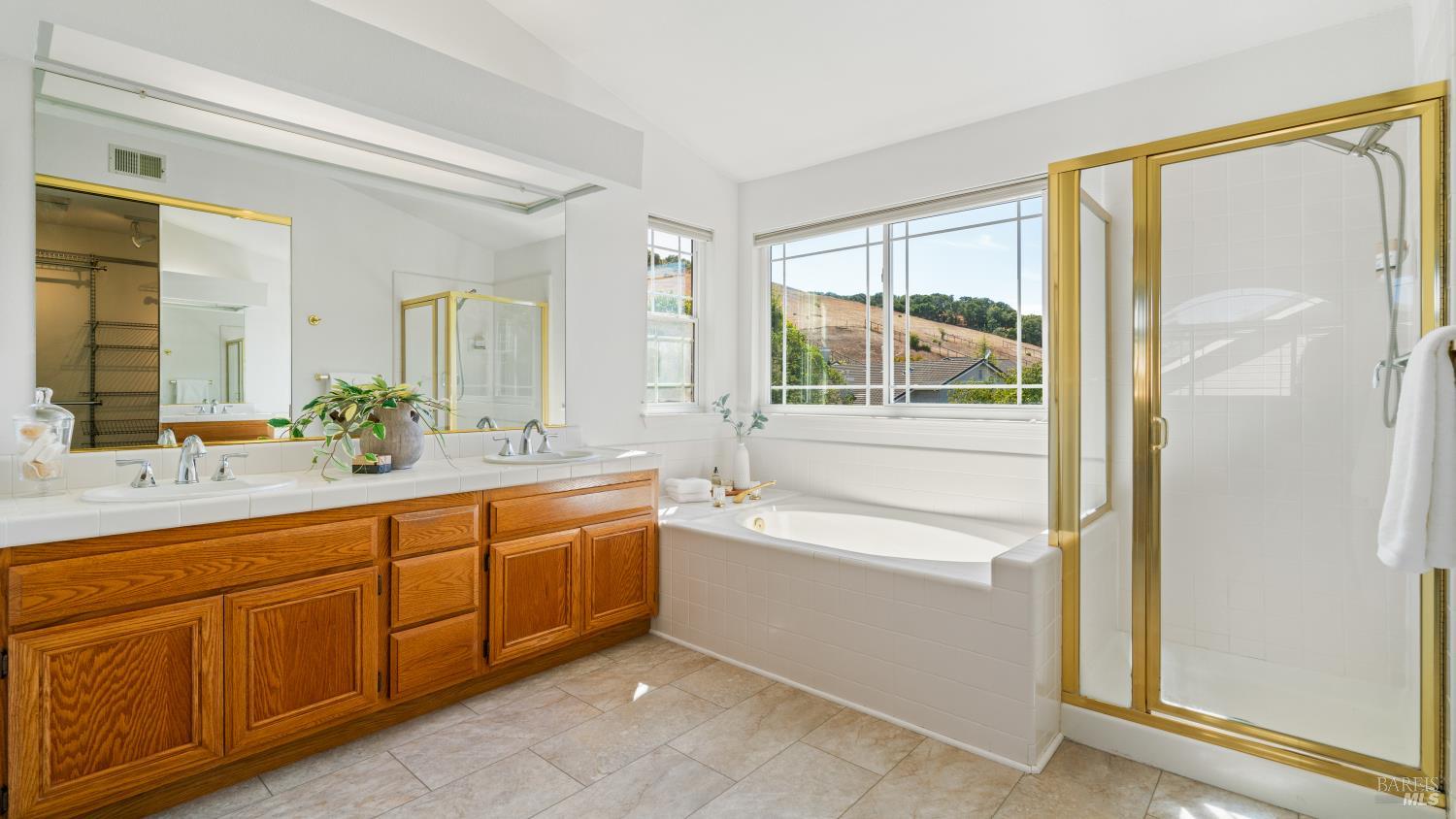 Detail Gallery Image 24 of 56 For 181 Dublin Ct, Petaluma,  CA 94952 - 4 Beds | 2/1 Baths