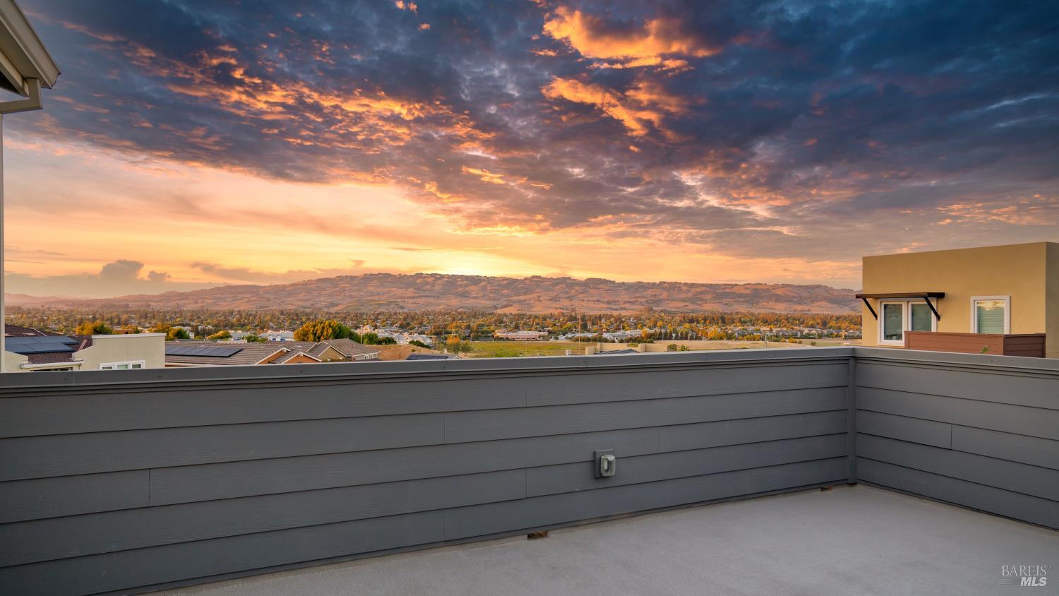 Detail Gallery Image 32 of 50 For 3 Lapis Ct, Petaluma,  CA 94952 - 3 Beds | 2/1 Baths