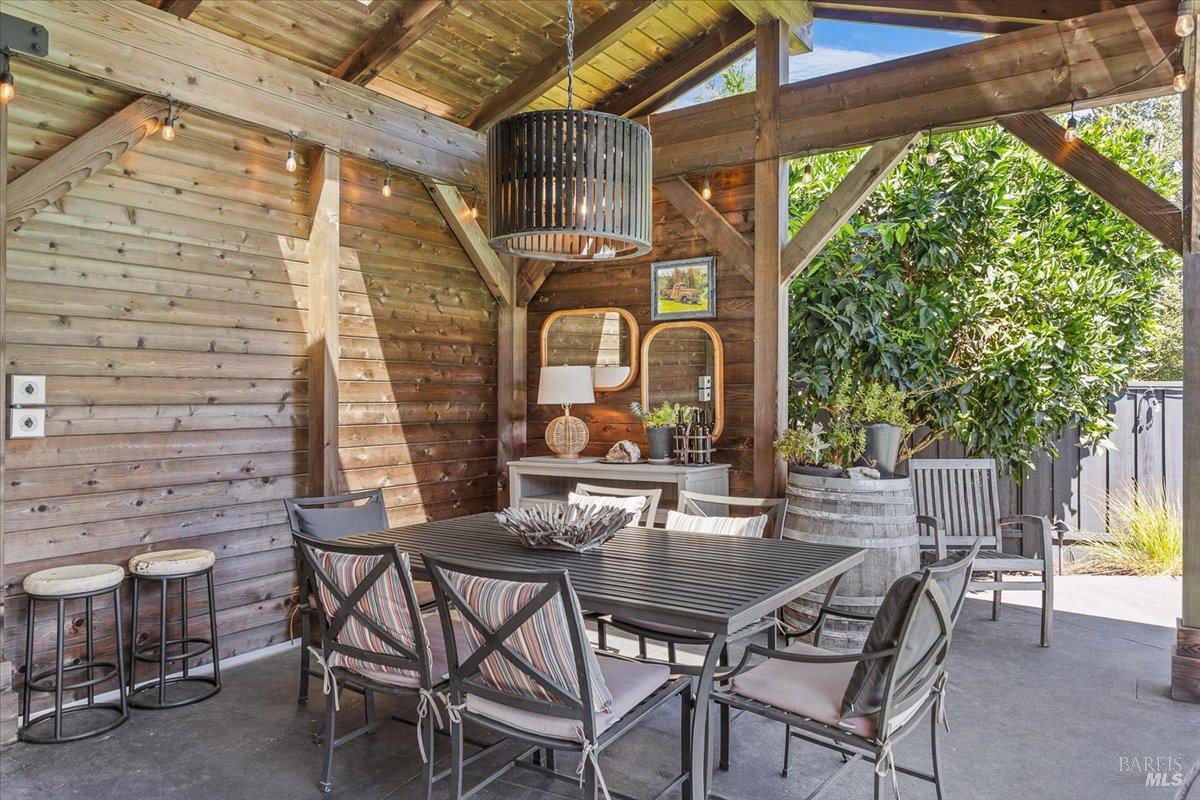 Detail Gallery Image 28 of 42 For 1208 Chiquita Rd, Healdsburg,  CA 95448 - 3 Beds | 3 Baths