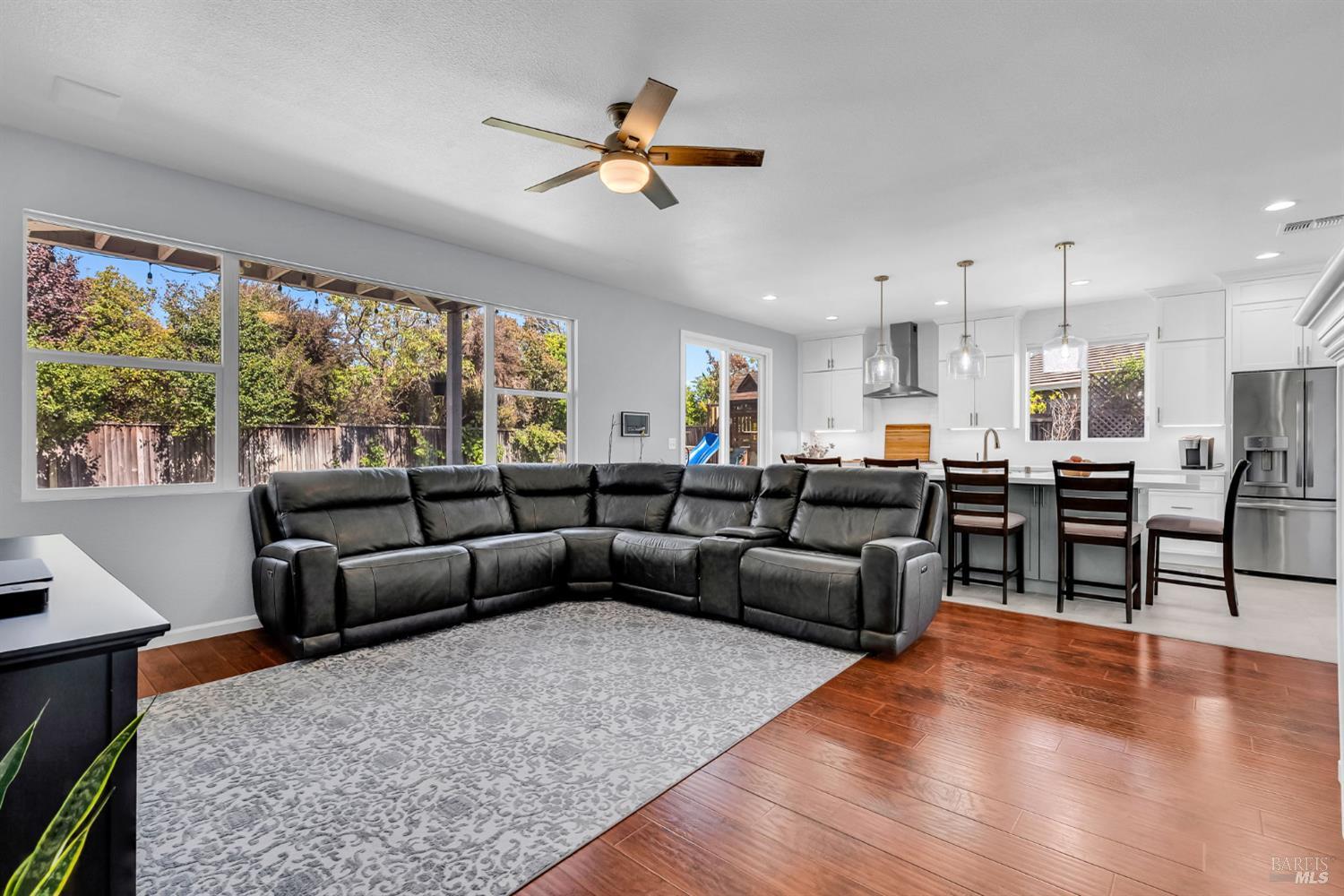 Detail Gallery Image 14 of 43 For 1946 Leaning Oak Ct, Fairfield,  CA 94534 - 5 Beds | 3 Baths
