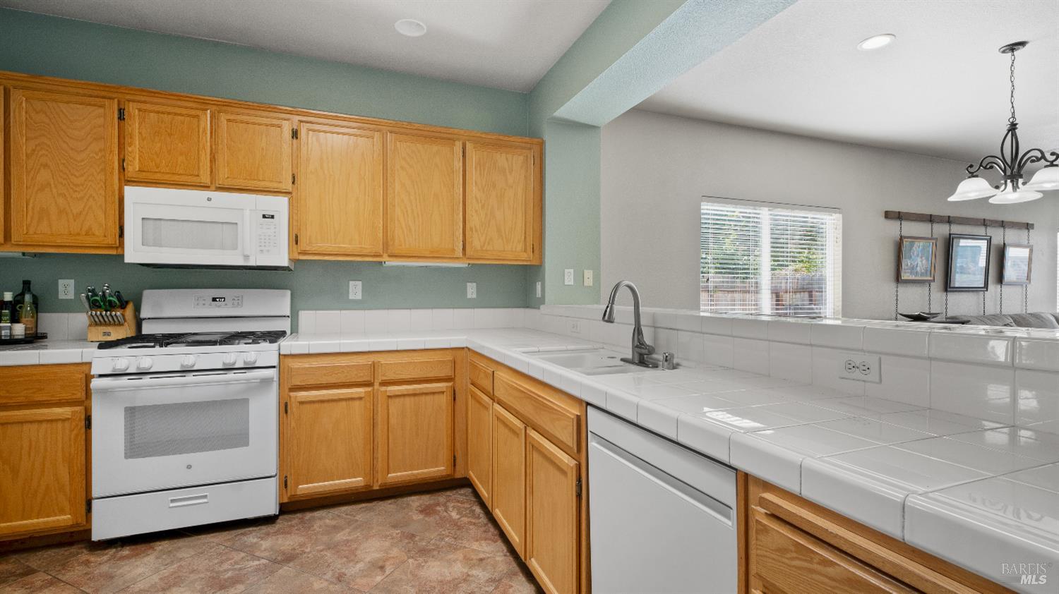 Detail Gallery Image 17 of 53 For 1300 Reeves Ct, Suisun City,  CA 94585 - 4 Beds | 2 Baths
