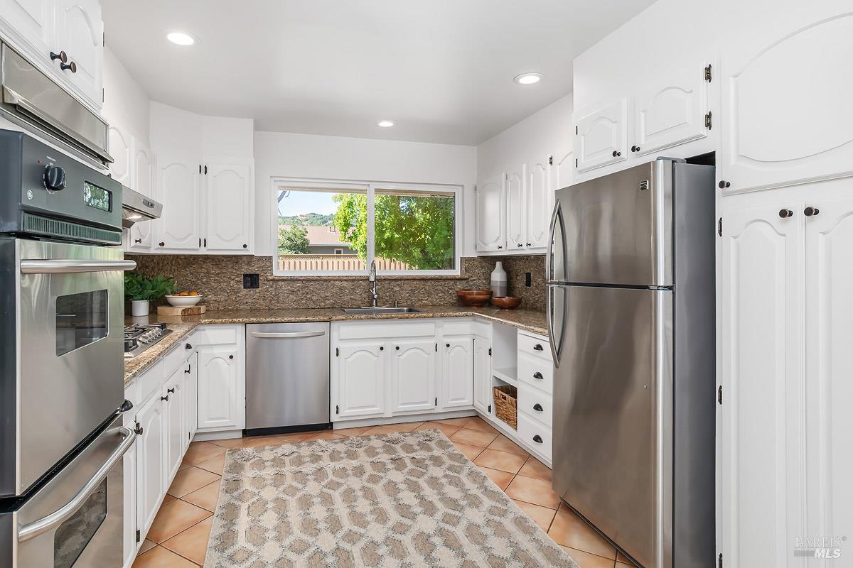Detail Gallery Image 10 of 23 For 88 Elena Cir, San Rafael,  CA 94903 - 3 Beds | 2 Baths
