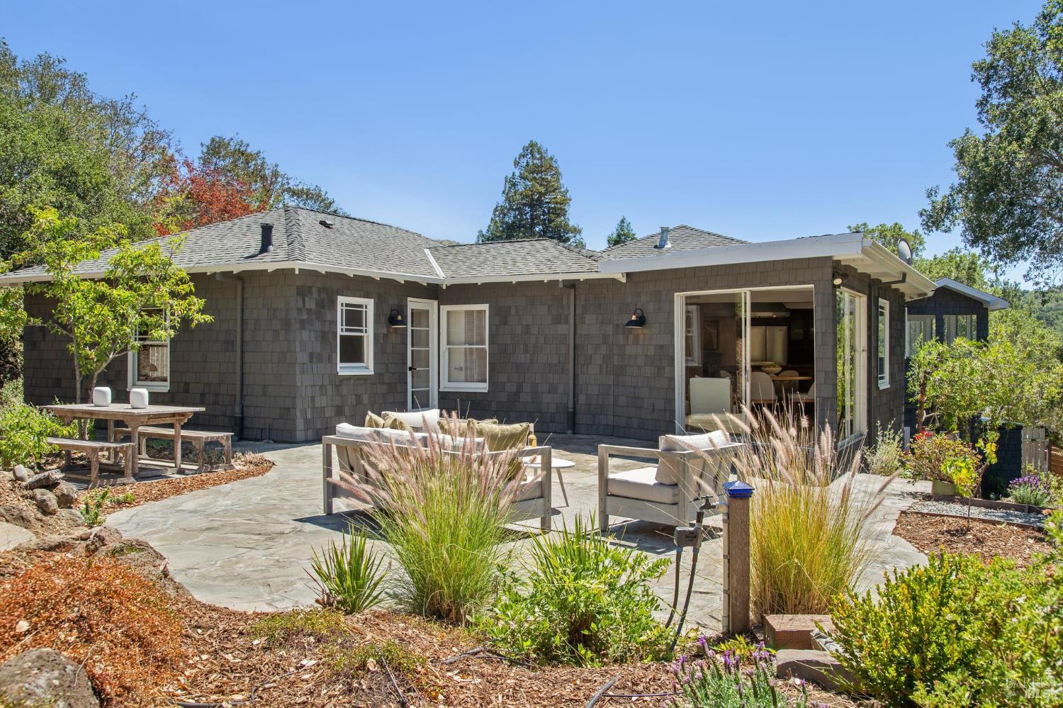 Detail Gallery Image 11 of 76 For 31 Irving Dr, San Anselmo,  CA 94960 - 4 Beds | 2 Baths