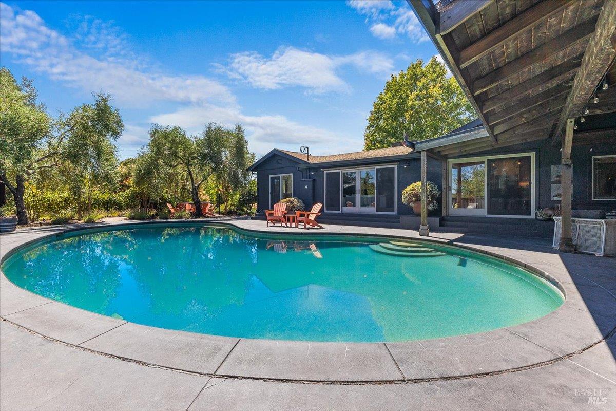 Detail Gallery Image 30 of 42 For 1208 Chiquita Rd, Healdsburg,  CA 95448 - 3 Beds | 3 Baths
