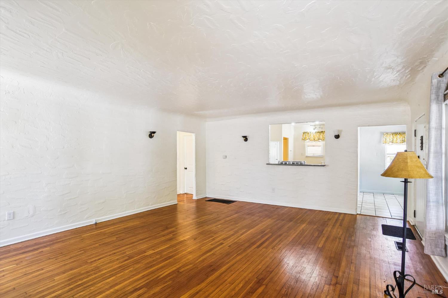 Detail Gallery Image 6 of 30 For 853 Benicia Rd, Vallejo,  CA 94591 - 2 Beds | 1 Baths