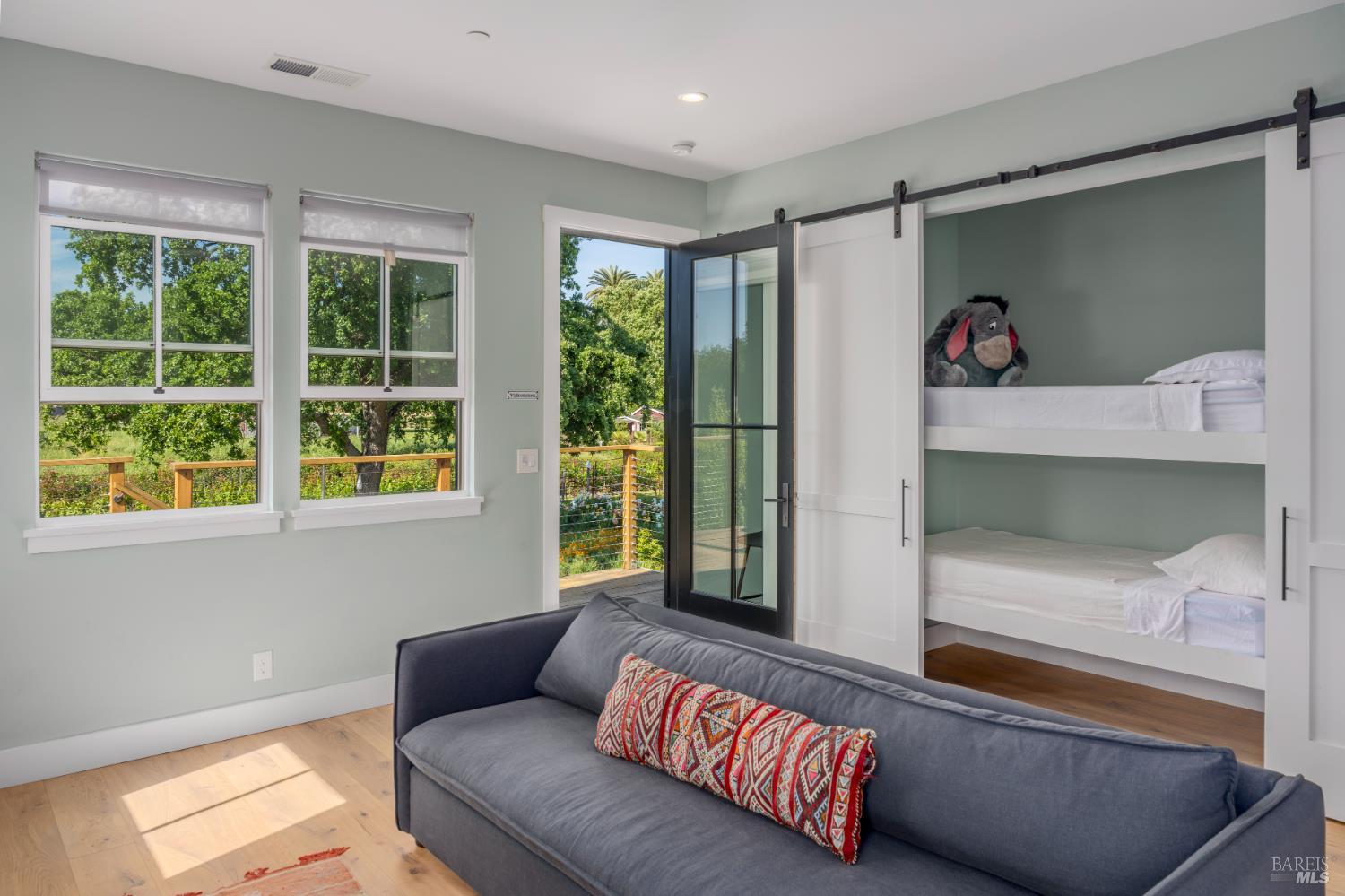Detail Gallery Image 20 of 46 For 1030 E Macarthur St, Sonoma,  CA 95476 - 3 Beds | 4/1 Baths