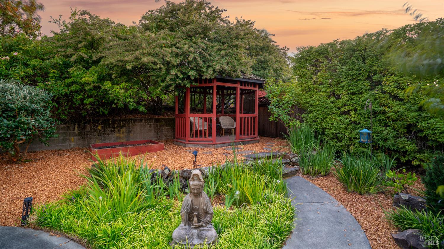 Detail Gallery Image 38 of 56 For 181 Dublin Ct, Petaluma,  CA 94952 - 4 Beds | 2/1 Baths