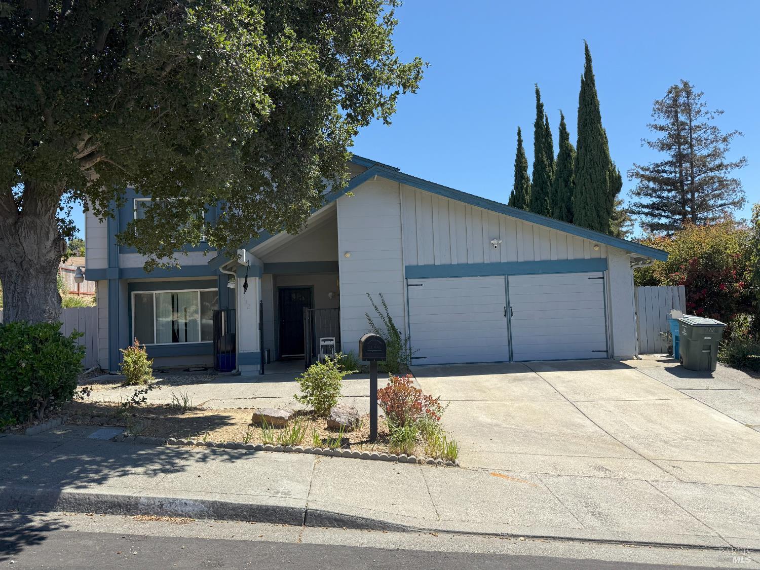 Detail Gallery Image 1 of 35 For 272 Woodridge Dr, Vallejo,  CA 94591 - 4 Beds | 2/1 Baths