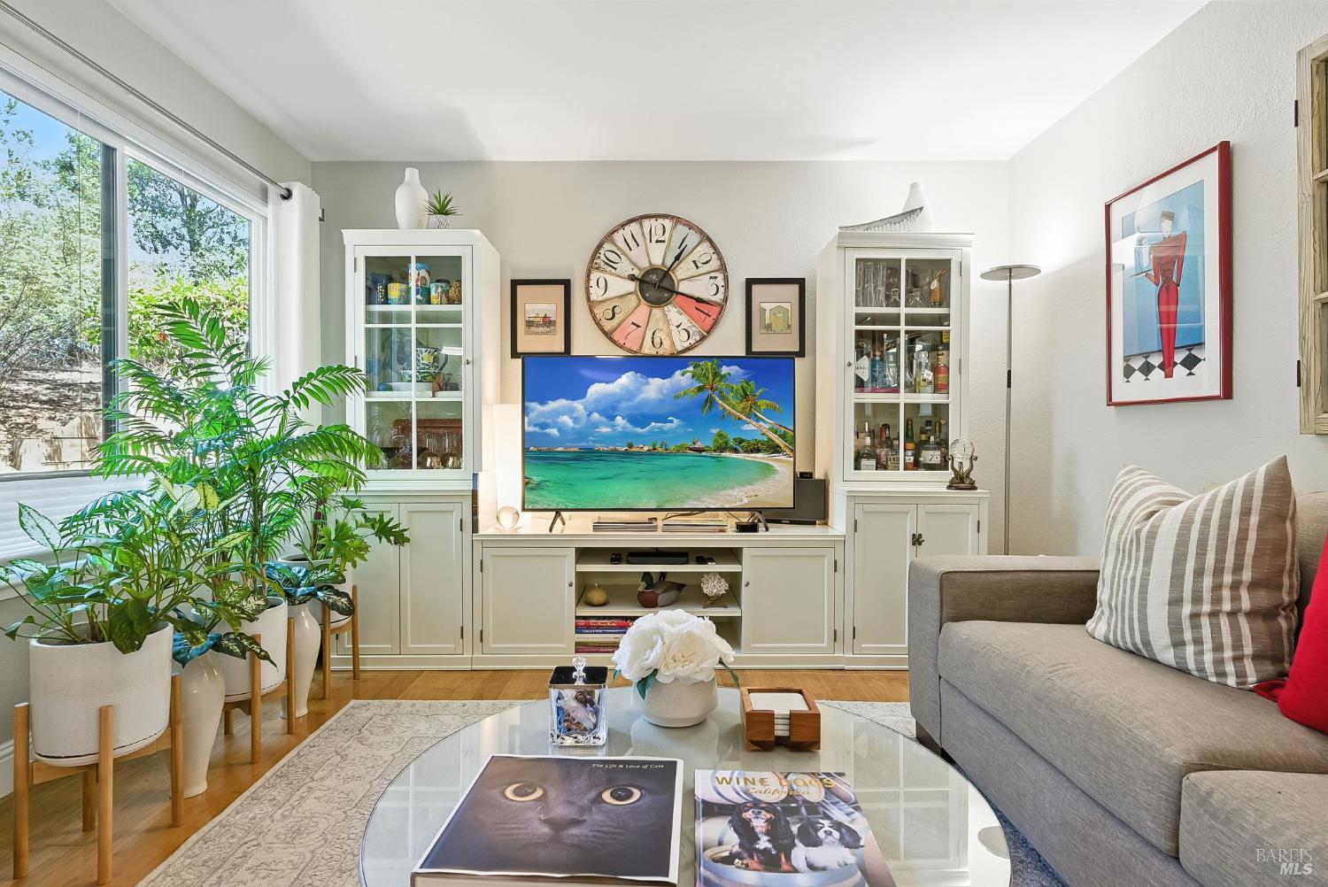 Detail Gallery Image 3 of 16 For 44 Hector Ln, Novato,  CA 94949 - 2 Beds | 1 Baths