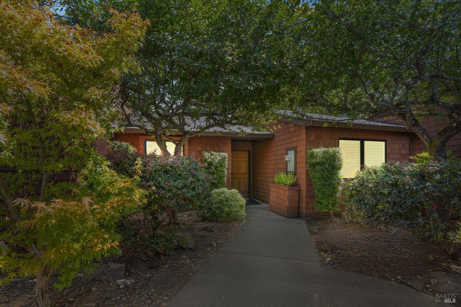 Detail Gallery Image 1 of 31 For 218 Indian Creek Dr, Santa Rosa,  CA 95409 - 2 Beds | 2 Baths